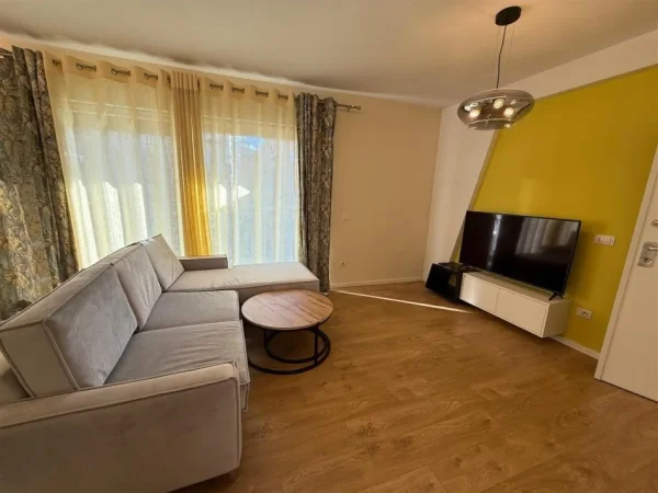 Tirane, jepet me qera apartament 1+1 Kati 4, 85 m² 750 € (xhamlliku)
