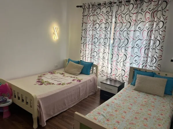 Tirane, jepet me qera Vile 5+1+Aneks+Ballkon Kati 1, 320 m² 1.500 € (Teg)