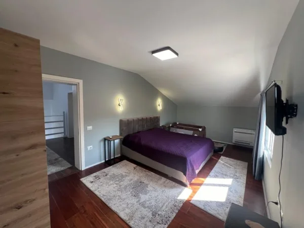 Tirane, jepet me qera Vile 5+1+Aneks+Ballkon Kati 1, 320 m² 1.500 € (Teg)