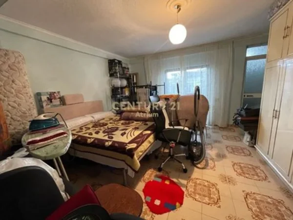 Tirane, shes apartament 3+1 Kati 3, 118 m² 175.000 € (Materniteti i Ri)