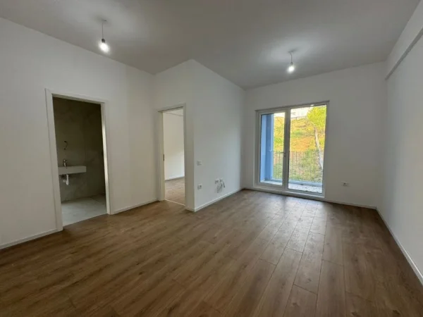 Tirane, shitet apartament 1+1+Aneks+Ballkon Kati 2, 50 m² 75.000 € (fresku)