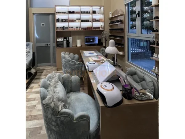 Tirane, shitet dyqan Kati 0, 20 m² 