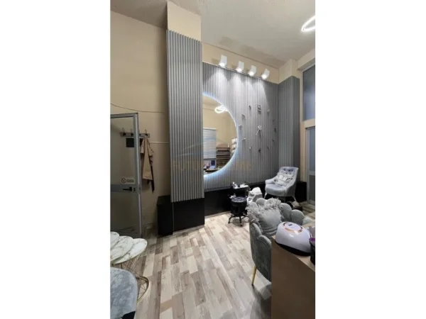 Tirane, shitet dyqan Kati 0, 20 m² 