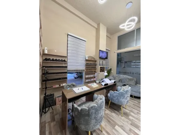 Tirane, shitet dyqan Kati 0, 20 m² 