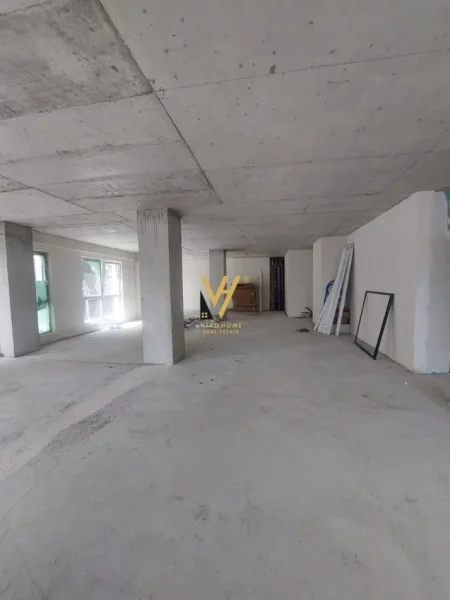 Tirane, shitet ambjent biznesi Kati 1, 396 m² 1.305.000 € (KOMUNA E PARISIT)