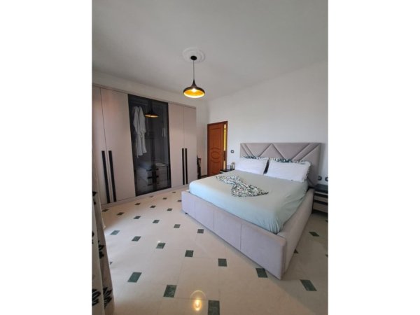 Tirane, jepet me qera apartament 2+1 Kati 2, 144 m² 550 € (Selite,)
