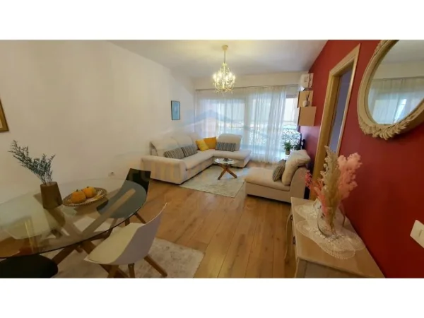 JEPET ME QERA APARTAMENT 1+1 TEK DELIJORGJI