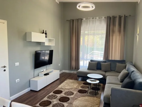 Tirane, jepet me qera Vile 3 Katshe Kati 3, 323 m² 1.500 € (Lunder)
