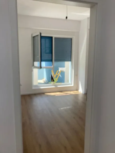 Tirane, jepet me qera apartament 1+1+Ballkon Kati 1, 49 m² 500 € (FRESK)