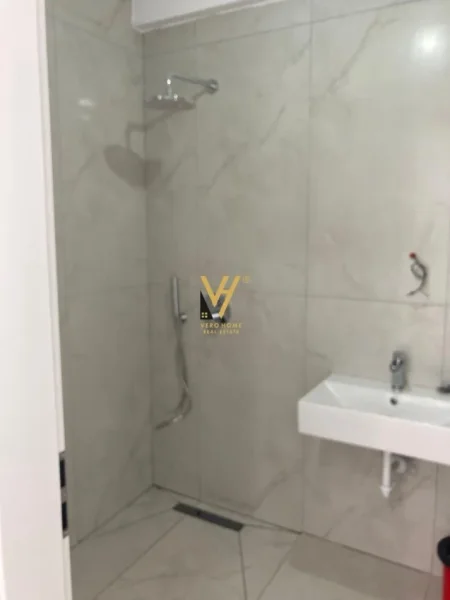 Tirane, jepet me qera apartament 1+1+Ballkon Kati 1, 49 m² 500 € (FRESK)