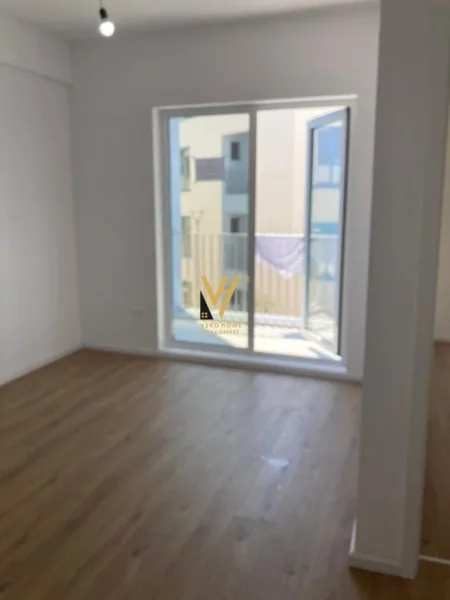 Tirane, jepet me qera apartament 1+1+Ballkon Kati 1, 49 m² 500 € (FRESK)