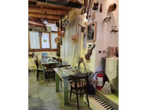 Tirane, shitet bar-resorant Kati 0, 100 m² 250.000 € (Vasil Shanto)