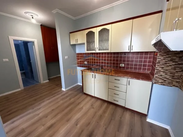 SHITET APARTAMENT 1+1 TEK RRUGA FORTUZI