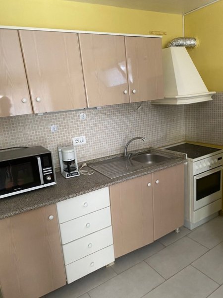 Jepet me Qira Shtepia Private 1+1 ne Qender tek Selvia, 550 Euro me Post Parkimi te Perfshire