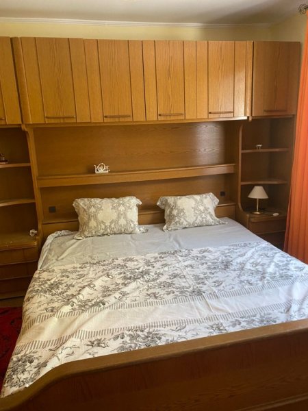 Jepet me Qira Shtepia Private 1+1 ne Qender tek Selvia, 550 Euro me Post Parkimi te Perfshire