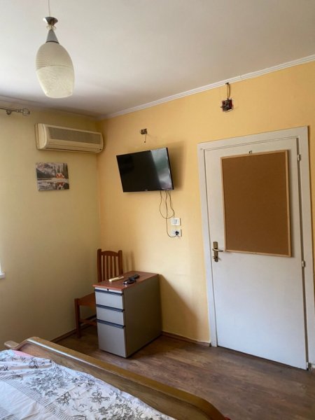 Jepet me Qira Shtepia Private 1+1 ne Qender tek Selvia, 550 Euro me Post Parkimi te Perfshire