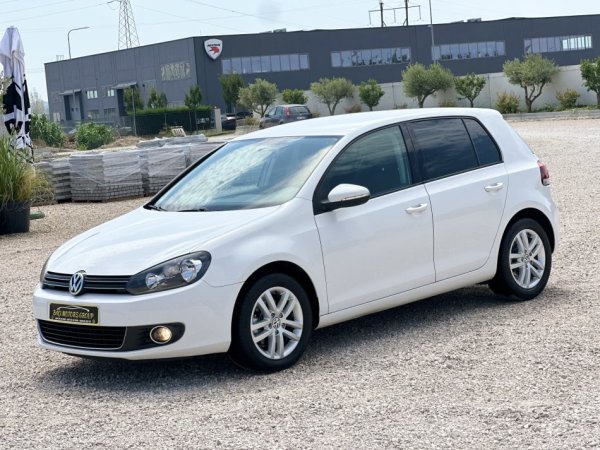 Durres, shitet makine VOLKSWAGEN GOLF VI Nafte, e bardhë automatik Klima 214 km