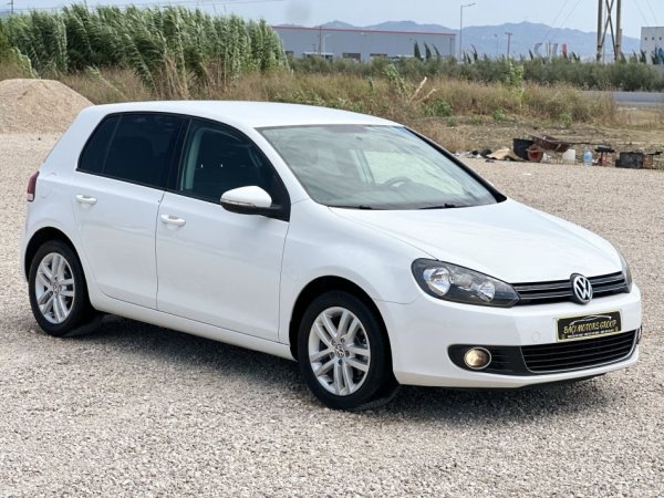 Durres, shitet makine VOLKSWAGEN GOLF VI Nafte, e bardhë automatik Klima 214 km