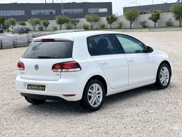 Durres, shitet makine VOLKSWAGEN GOLF VI Nafte, e bardhë automatik Klima 214 km