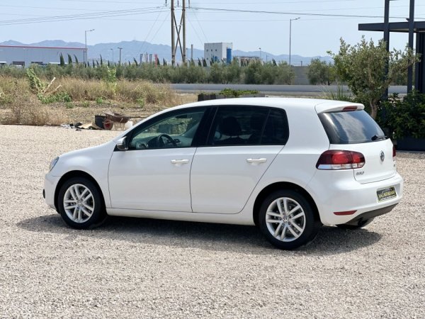 Durres, shitet makine VOLKSWAGEN GOLF VI Nafte, e bardhë automatik Klima 214 km