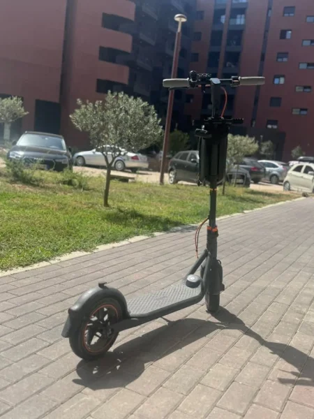 Tirane, shitet Scooter Ninebot F40 , e zeze 250 €