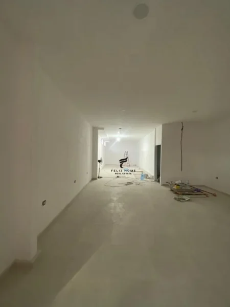 Tirane, jepet me qera dyqan Kati 0, 110 m² 2.000 € (VASIL SHANTO)