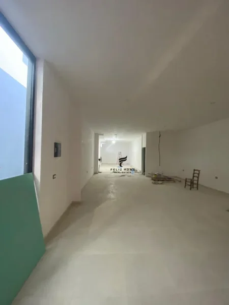 Tirane, jepet me qera dyqan Kati 0, 110 m² 2.000 € (VASIL SHANTO)