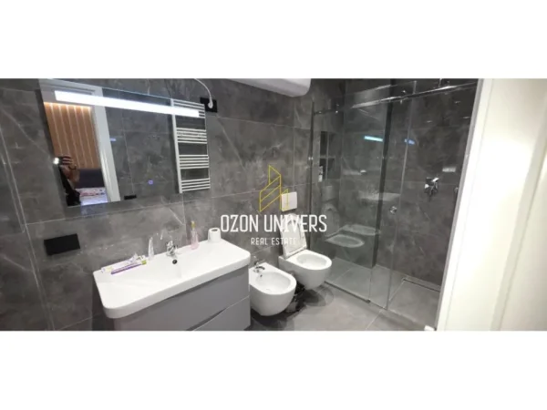 Tirane, jepet me qera apartament 2+1 Kati 2, 120 m² 800 € (Green City Rezidence , Astir)