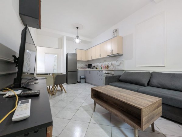 Tirane, jepet me qera apartament 2+1+Ballkon Kati 1, 80 m² 600 € (Rruga Hamdi Garunja)