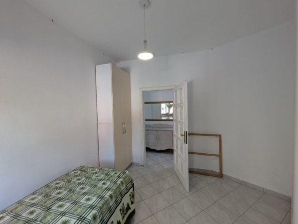 Tirane, jepet me qera apartament 2+1+Ballkon Kati 1, 80 m² 600 € (Rruga Hamdi Garunja)