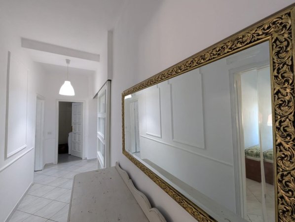 Tirane, jepet me qera apartament 2+1+Ballkon Kati 1, 80 m² 600 € (Rruga Hamdi Garunja)