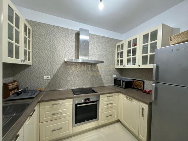 Tirane, jepet me qera apartament 2+1 Kati 5, 112 m² 1.000 € (Liqeni i Thate)
