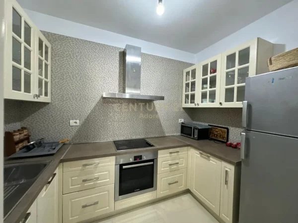 Tirane, jepet me qera apartament 2+1 Kati 5, 112 m² 1.000 € (Liqeni i Thate)