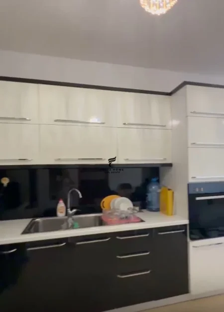 Tirane, jepet me qera apartament 2+1 Kati 6, 75 m² 450 € (YZBERISHT)