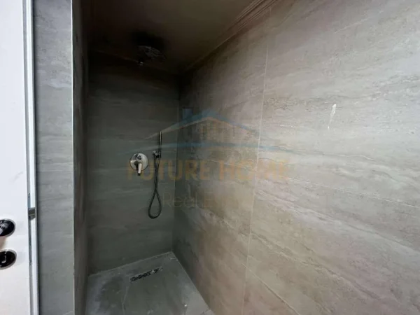 Tirane, shitet apartament duplex 1+1 Kati 1, 67 m² 95.000 €