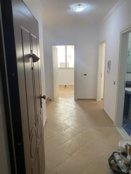 Tirane, jepet me qera apartament 2+1 Kati 4, 100 m² 500 € (GJIMNAZI ISMAIL QEMALI)