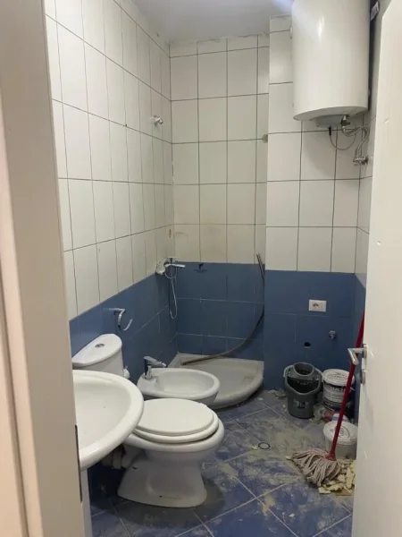 Tirane, jepet me qera apartament 2+1 Kati 4, 100 m² 500 € (GJIMNAZI ISMAIL QEMALI)