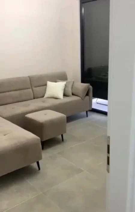 Tirane, jepet me qera apartament 2+1+Aneks+Ballkon Kati 4, 104 m² 700 € 