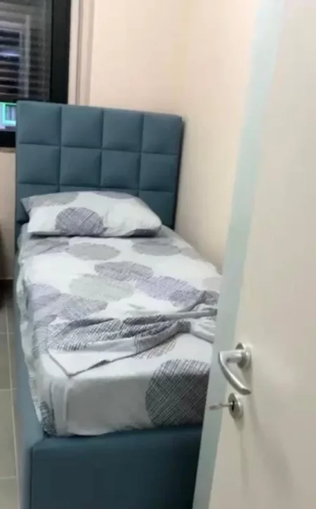 Tirane, jepet me qera apartament 2+1+Aneks+Ballkon Kati 4, 104 m² 700 € 