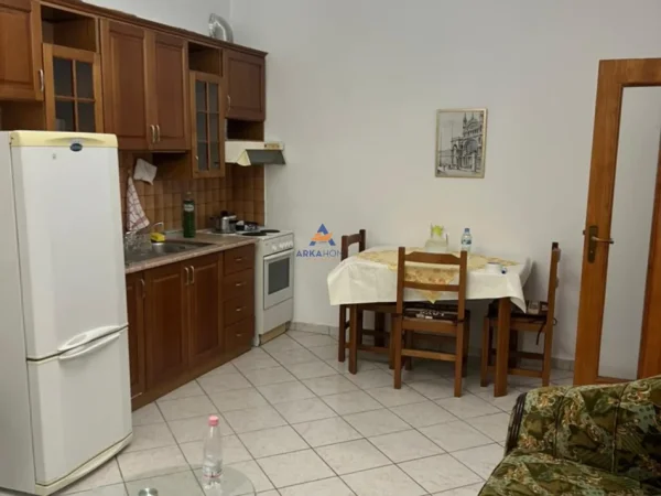 Tirane, jepet me qera apartament 2+1+Ballkon Kati 3, 74 m² 511 € (Brryli)