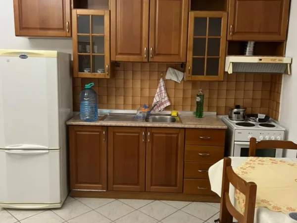 Tirane, jepet me qera apartament 2+1+Ballkon Kati 3, 74 m² 511 € (Brryli)