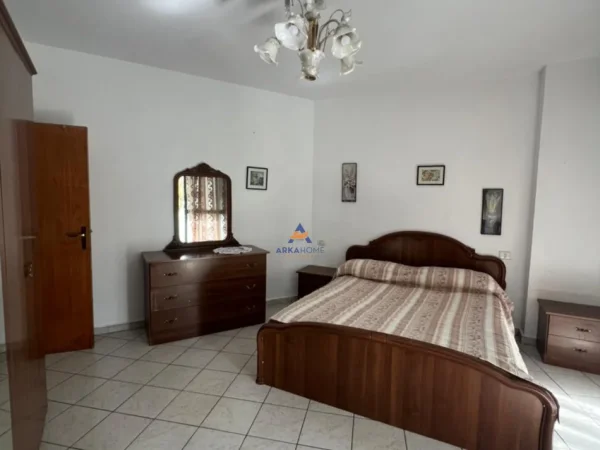 Tirane, jepet me qera apartament 2+1+Ballkon Kati 3, 74 m² 511 € (Brryli)