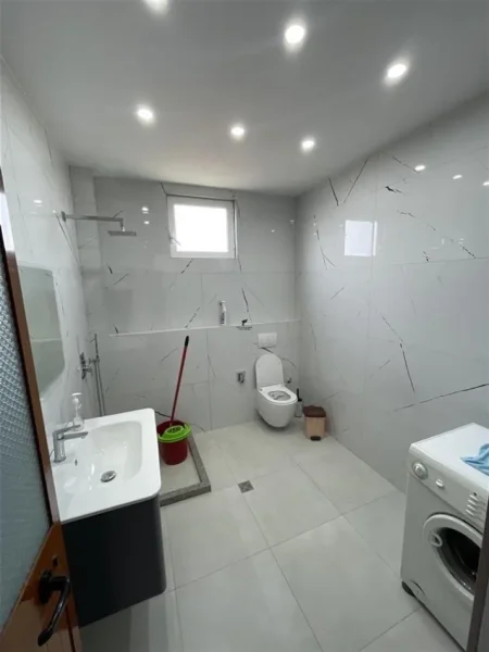 Tirane, jepet me qera Vile 1+1 Kati 3, 70 m² 480 € (RRUGA DIBRES)