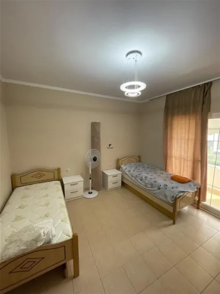 Tirane, jepet me qera Vile 1+1 Kati 3, 70 m² 480 € (RRUGA DIBRES)