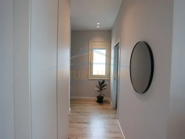 Tirane, jepet me qera apartament 2+1 Kati 12, 123 m² 1.000 € 