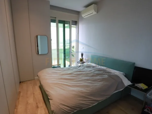 Tirane, jepet me qera apartament 2+1 Kati 12, 123 m² 1.000 € 