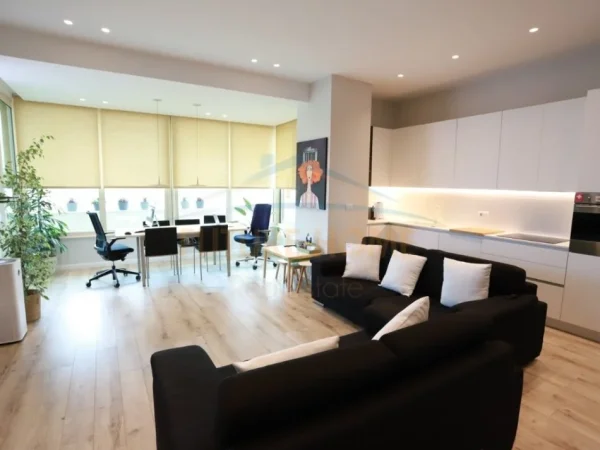 Tirane, jepet me qera apartament 2+1 Kati 12, 123 m² 1.000 € 