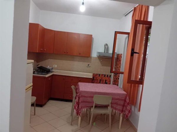 Tirane, jepet me qera apartament 1+1+Ballkon Kati 1, 70 m² 420 € (5 MAJI)