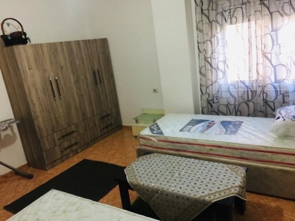 Tirane, jepet me qera apartament 2+1+Ballkon Kati 3, 115 m² 700 € (ZOGU I ZI)