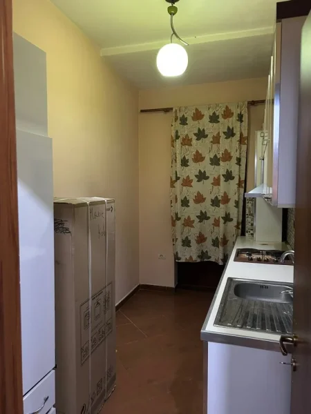 Tirane, jepet me qera apartament 1+1 Kati 2, 63 m² 560 € (QENDER)
